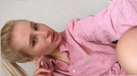 Nikki Lips hot actress pictures