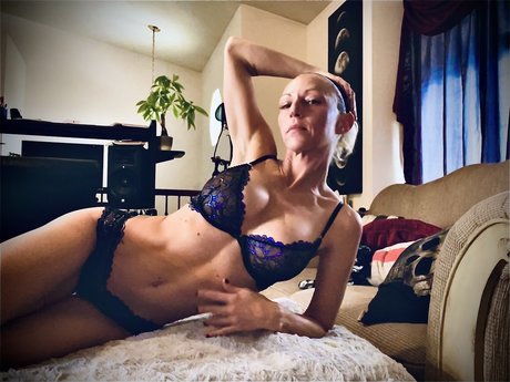 _PETITE HIP HOP VIXEN_ star free photos