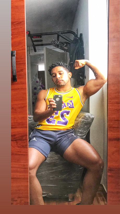 Yeisser Sanchez hot pornstar img