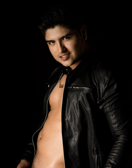 Alver P rez Guzm n star nude picture