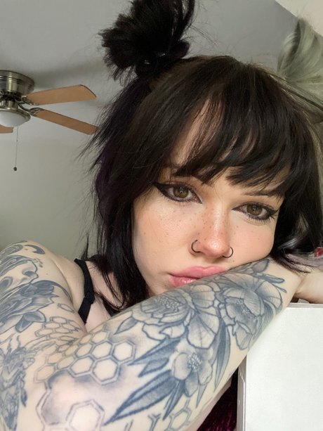 Billie_ naked model pics