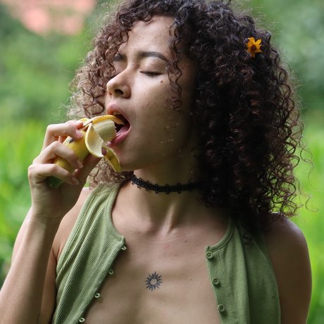 Aisakiraya star erotic pictures