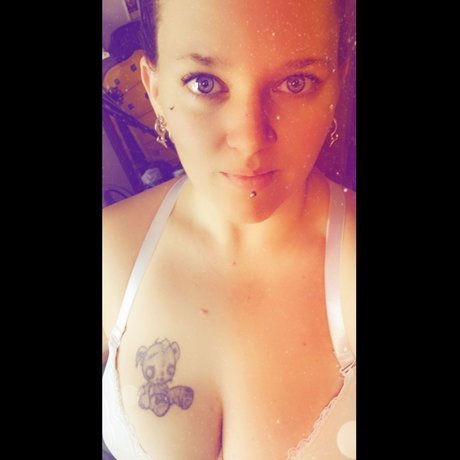 Roxy Stark model nude pic