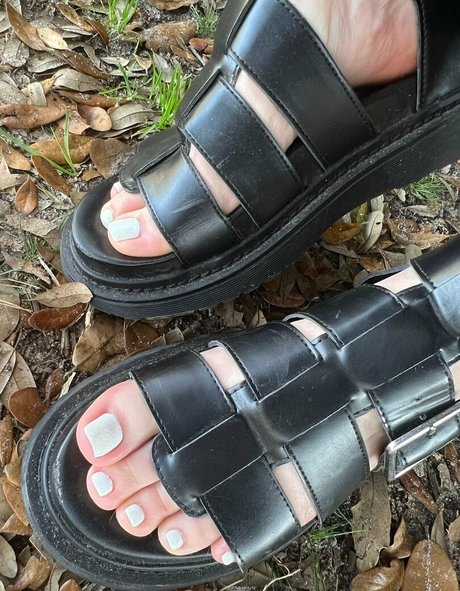 dezzydoefree star nude pictures