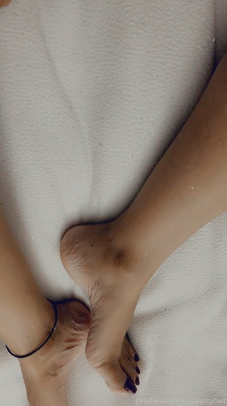 pujaprettyfeet sexy actress photo