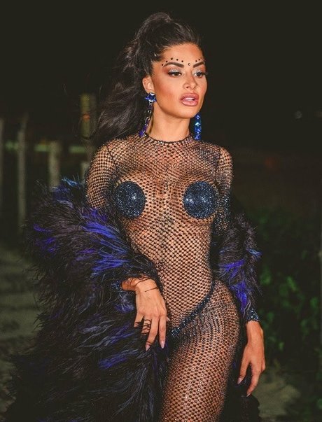 Aline Riscado hot actress pictures