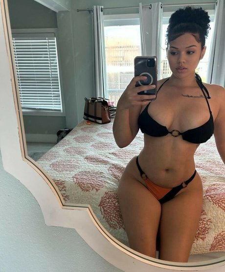 msceejayysimonn adult model photo