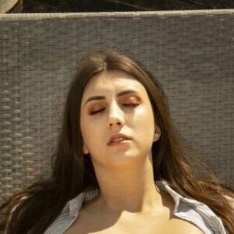 Linaluxareal porn model img