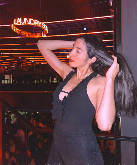 marisemwell exclusive model image