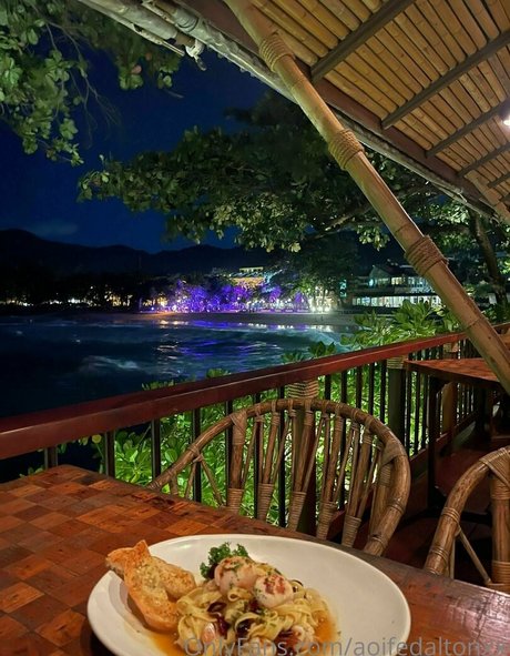 evadeexo hot model img