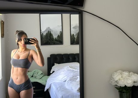 mother onlyfans sexy nude photo