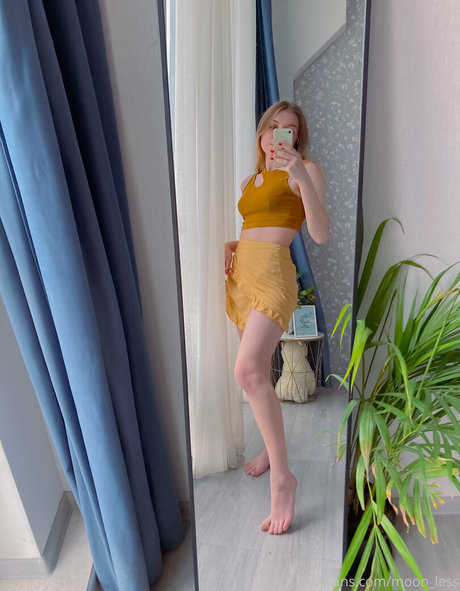 moon less model nude photo