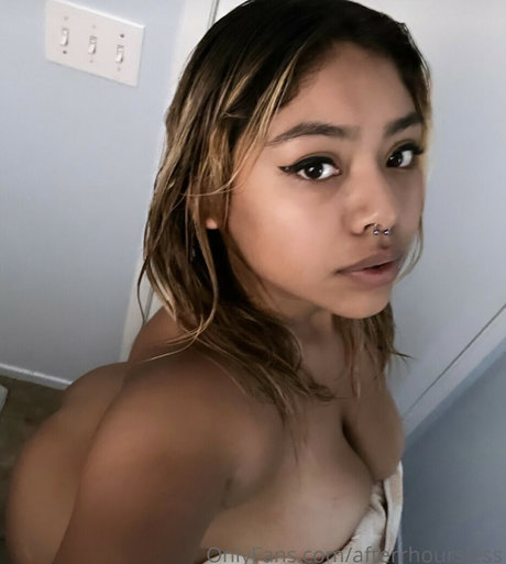 Leslie Luv naked pornstar pictures