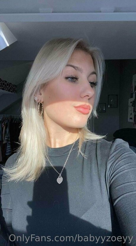 babyyzoeyy pornstar pretty images