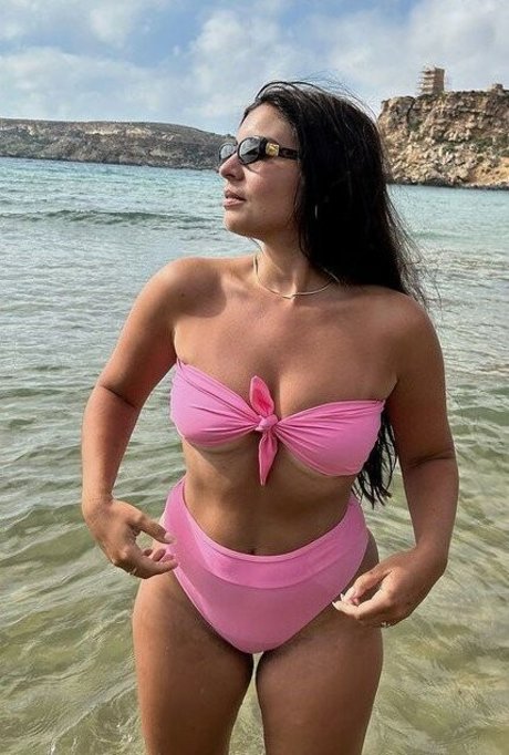 Debora Tanzo naked model pics