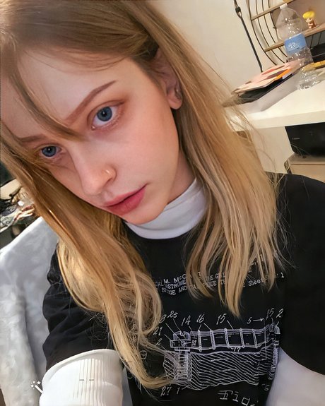 mother onlyfans top image