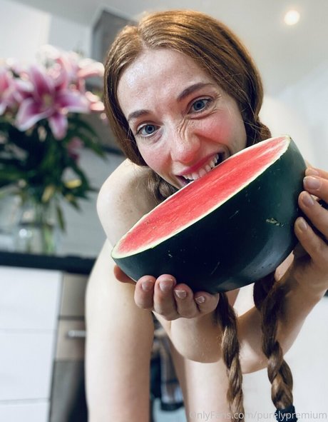 redbuns star adult photo