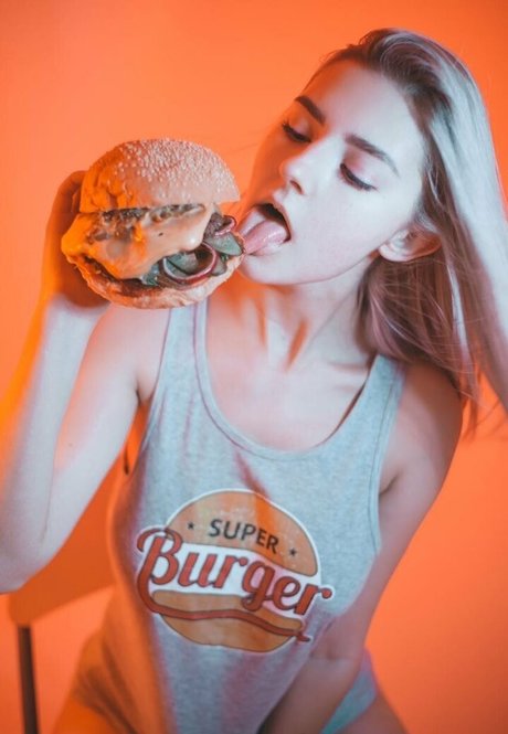 EvaElfie pornstar pretty photos