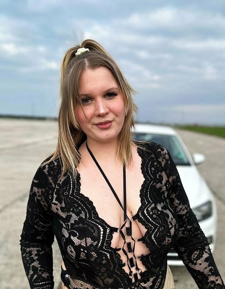 famez de erotic actress pictures