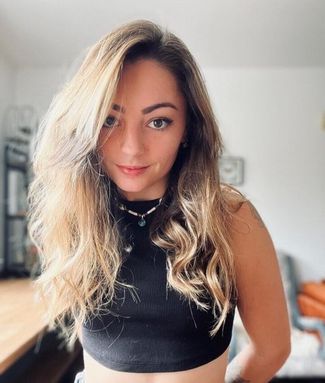 Roxane ASMR top star picture