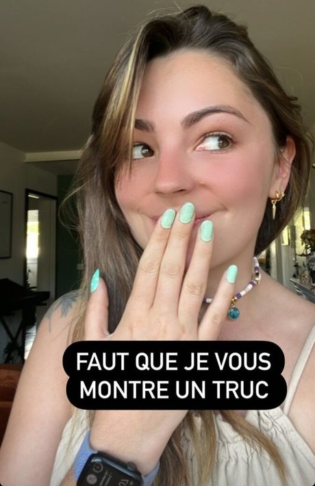 Roxane ASMR model xxx gallery