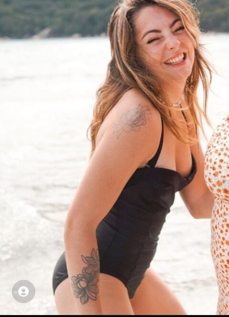 Roxane ASMR model xxx image