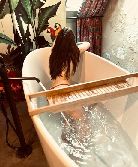 Roxane ASMR art model archive