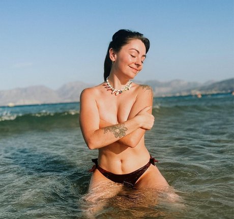 Roxane ASMR high quality model gallery