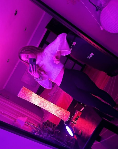 Vkunia high quality pornstar images