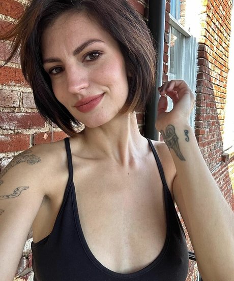 eve wasframed art model picture