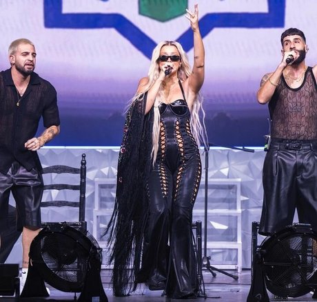 nude strip onlyfans free sexy pic