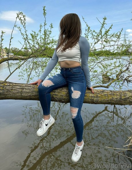 worldofvivi model naked pic