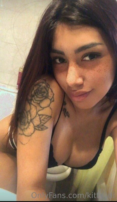 kitty di exclusive model picture