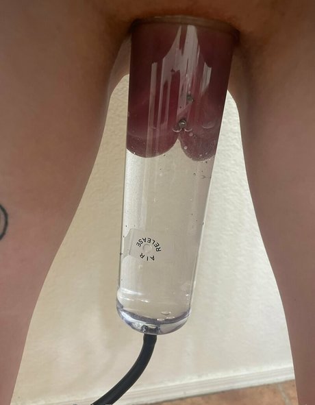 pussypumppeach adult model galleries