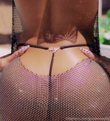 lillyxmaefree hd pornstar pics