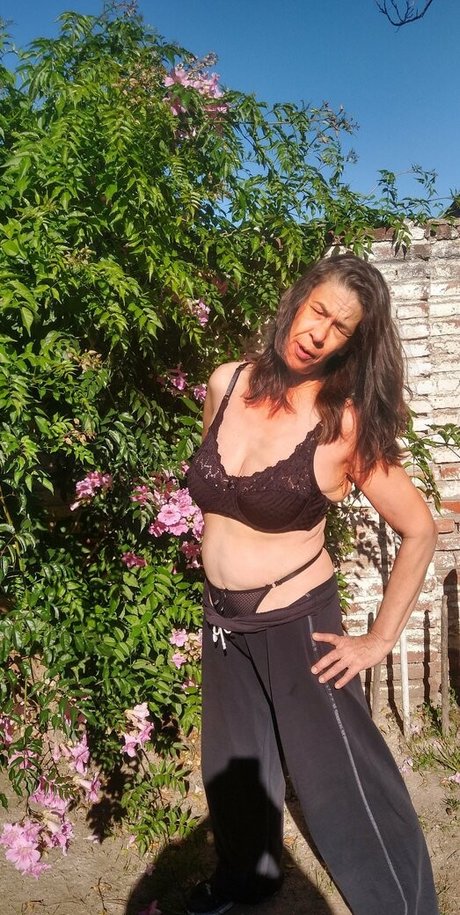 aloneruth xxx model photos