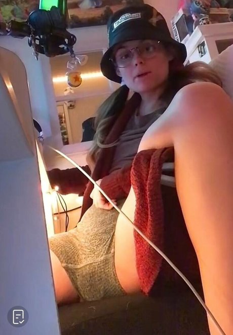 Mally Mouse pretty actress photo