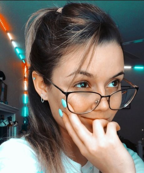 Mally Mouse sex model img