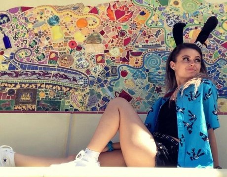 Mally Mouse hot model pictures