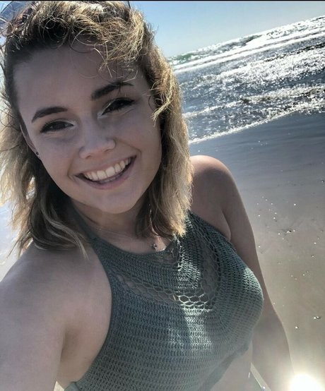 Mally Mouse naked model image