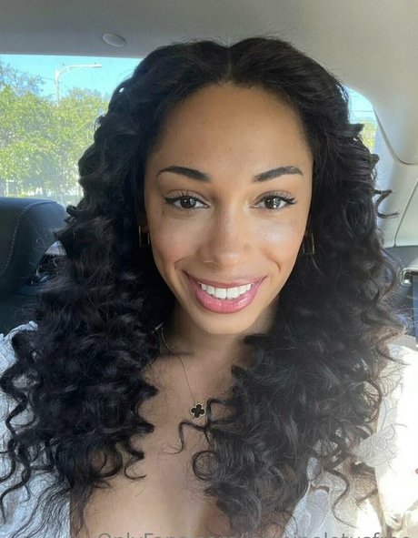 jasminelotusfree xxx model pic