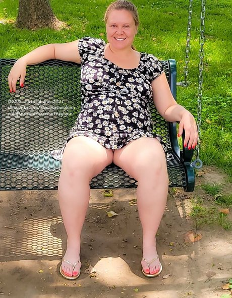 freexxxcourtneylynn nudes model image