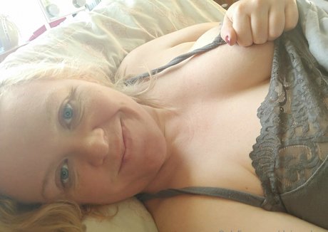 vintagewitchteaze model naked photos