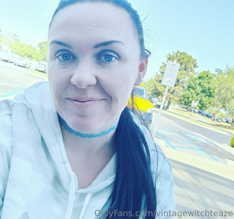 vintagewitchteaze erotic model picture