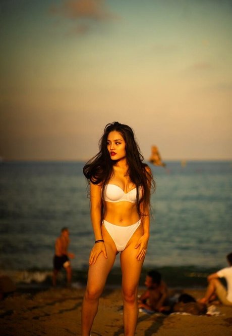 La Chinita pornstar perfect pic