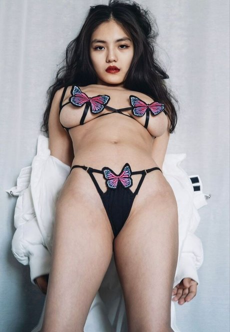 La Chinita model beautiful image