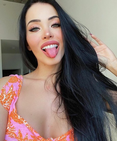 Claudia Alende pornstar pretty image