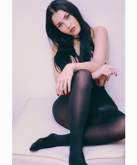 Claudia Alende hd pornstar img