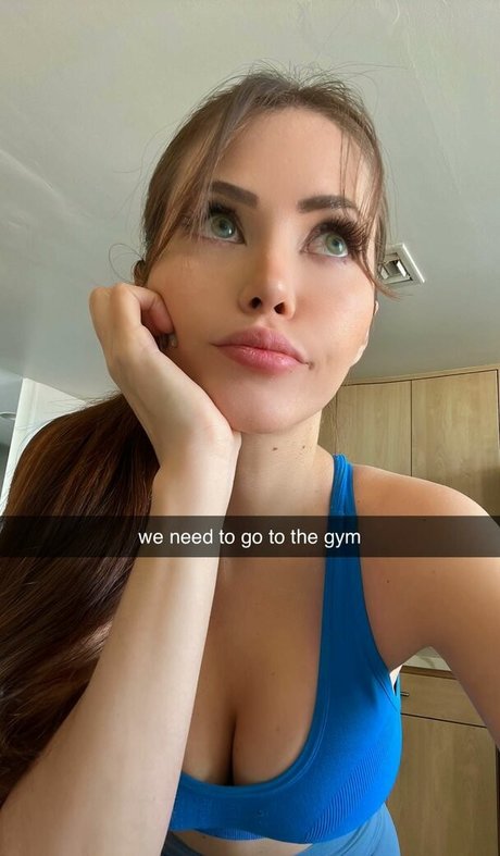 Claudia Alende art model pictures