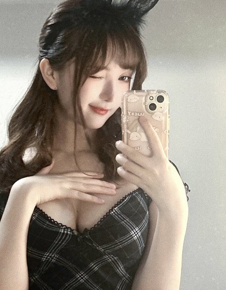 AkatsukiRei naked model pics